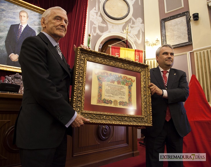 Enrique Sánchez de León, nombrado Hijo Predilecto de Badajoz