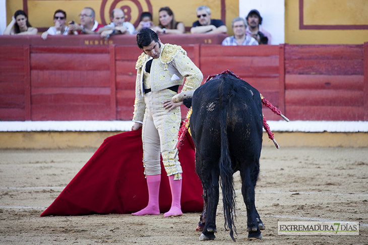 Imágenes de la corrida de &#39;El Juli&#39;, Morante y Roca Rey en Badajoz