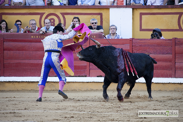 Imágenes de la corrida de &#39;El Juli&#39;, Morante y Roca Rey en Badajoz