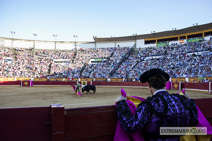 Imágenes de la corrida de &#39;El Juli&#39;, Morante y Roca Rey en Badajoz