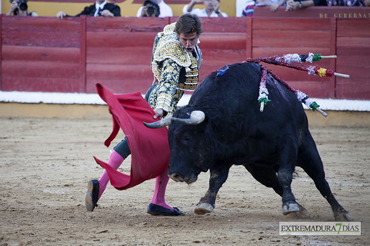 Imágenes de la corrida de &#39;El Juli&#39;, Morante y Roca Rey en Badajoz