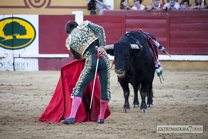 Imágenes de la corrida de &#39;El Juli&#39;, Morante y Roca Rey en Badajoz