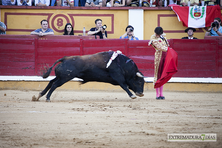 Imágenes de la corrida de &#39;El Juli&#39;, Morante y Roca Rey en Badajoz