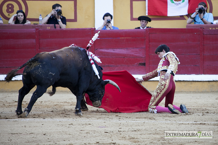 Imágenes de la corrida de &#39;El Juli&#39;, Morante y Roca Rey en Badajoz