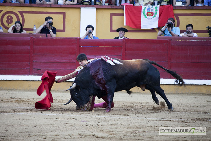 Imágenes de la corrida de &#39;El Juli&#39;, Morante y Roca Rey en Badajoz