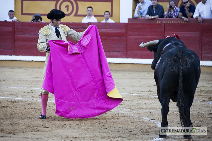 Imágenes de la corrida de &#39;El Juli&#39;, Morante y Roca Rey en Badajoz