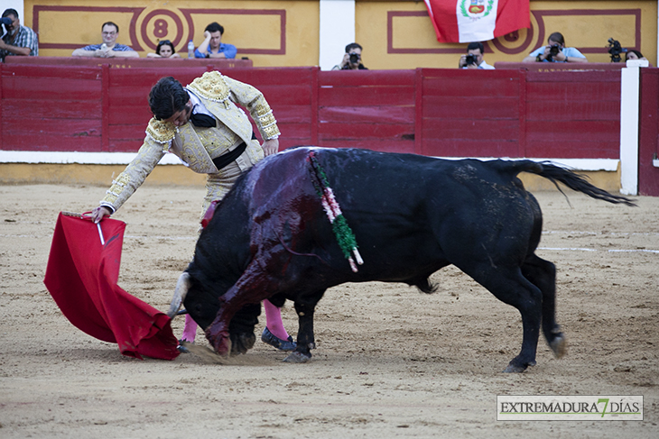 Imágenes de la corrida de &#39;El Juli&#39;, Morante y Roca Rey en Badajoz