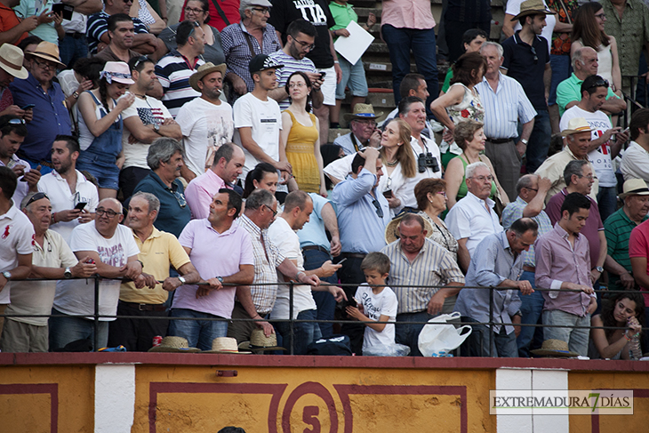 Imágenes de la corrida de &#39;El Juli&#39;, Morante y Roca Rey en Badajoz