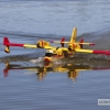 Los hidroaviones sobrevuelan el Guadiana en Badajoz