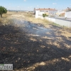 Un incendio, a las puertas de viviendas en la Barriada de Llera