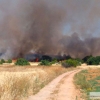 Un incendio calcina a estas horas el Cerro del Viento en Badajoz