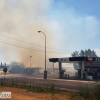 Un incendio se aproxima a la gasolinera de la Carretera de Olivenza