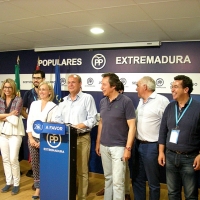 El PP de Extremadura celebra su &#39;sorpasso&#39; al PSOE