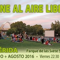 Cine al aire libre en el parque de las VII Sillas