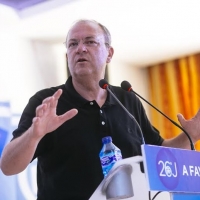 Monago: “Vara engordó a Podemos yendo a La Corrala”