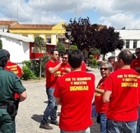 Bomberos de Badajoz esperan a Rajoy para trasladarle sus quejas