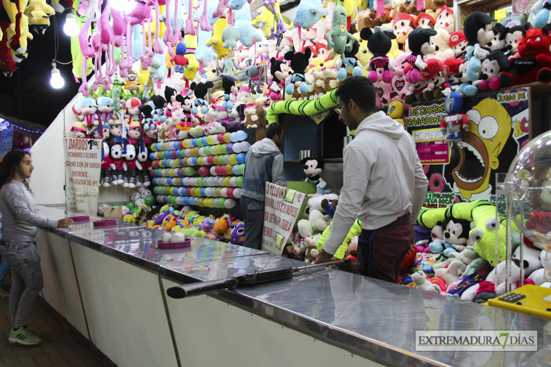 ¿Qué se puede encontrar en los puestos durante la Feria de San Juan?