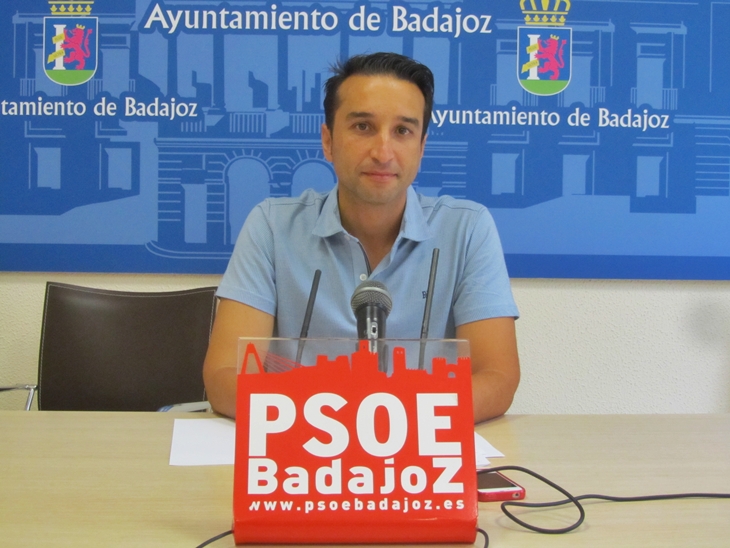 Cabezas recuerda que Monago no incluyó la autovía Badajoz-Cáceres en los fondos Feder