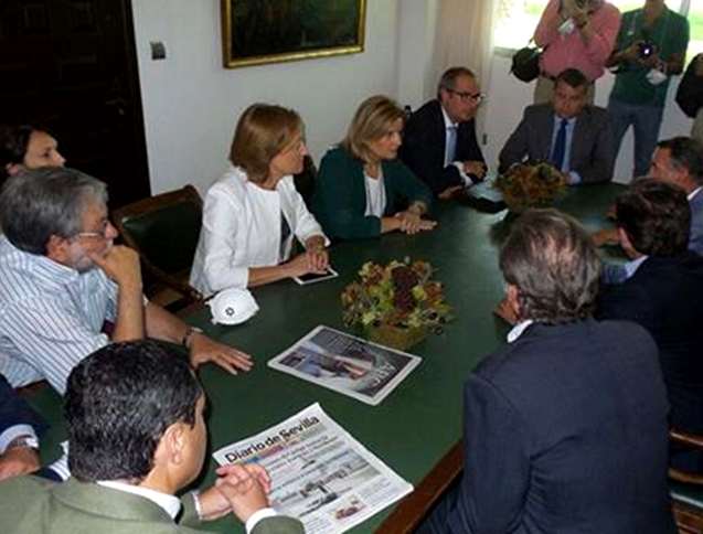 Báñez lanza un mensaje de tranquilidad a los trabajadores de Ybarra
