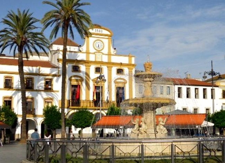 El PP denuncia un caso de “enchufismo” en el ayuntamiento de Mérida