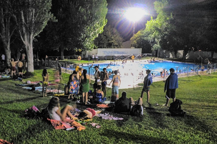 La 'Noche Abierta' congrega a jóvenes y mayores en Ribera del Fresno