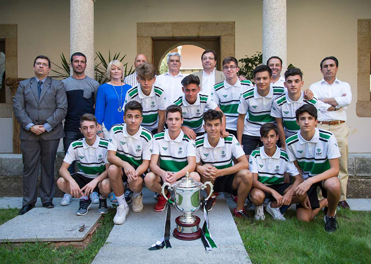 Vara recibe a los campeones de España de fútbol playa
