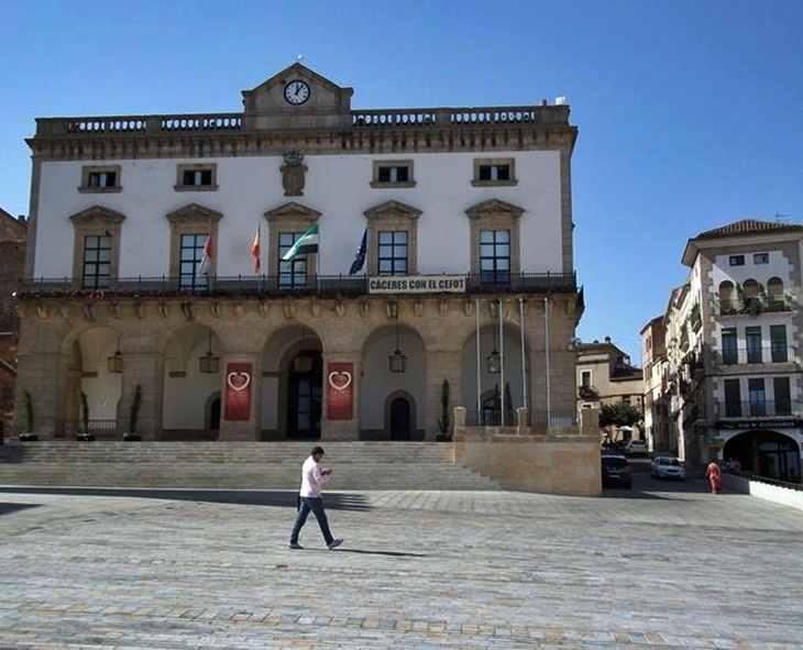 El IMAS aprueba tres contratos para la inserción laboral de personas con discapacidad