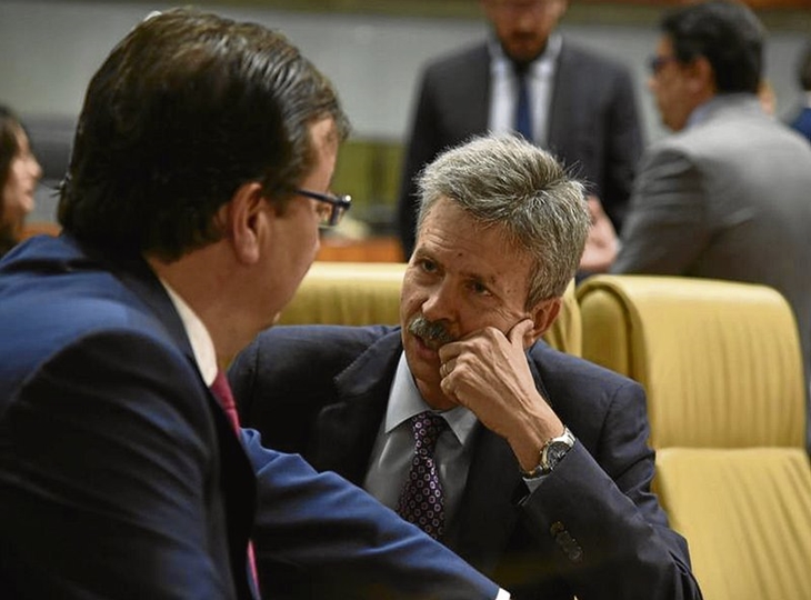 Navarro: "La apertura de 10 festivos se mantiene"