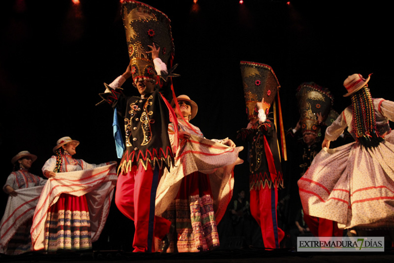 GALERÍA II - Badajoz, Perú y Rumanía abren el Festival Folklórico con un gran espectáculo