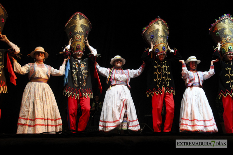 GALERÍA II - Badajoz, Perú y Rumanía abren el Festival Folklórico con un gran espectáculo