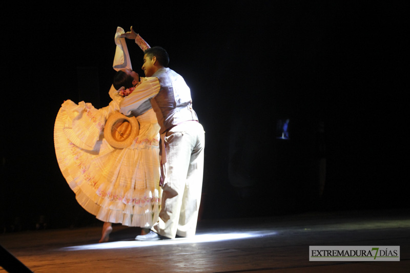 GALERÍA II - Badajoz, Perú y Rumanía abren el Festival Folklórico con un gran espectáculo