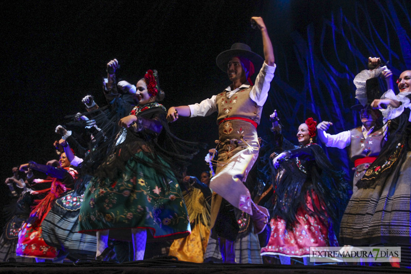 GALERÍA II - Badajoz, Perú y Rumanía abren el Festival Folklórico con un gran espectáculo