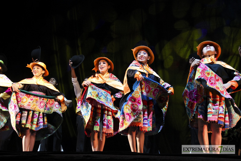 GALERÍA II - Badajoz, Perú y Rumanía abren el Festival Folklórico con un gran espectáculo