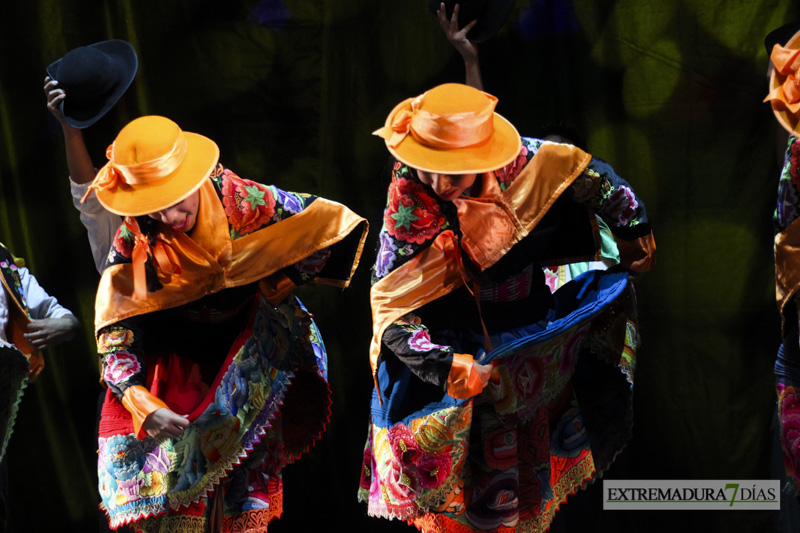 GALERÍA II - Badajoz, Perú y Rumanía abren el Festival Folklórico con un gran espectáculo