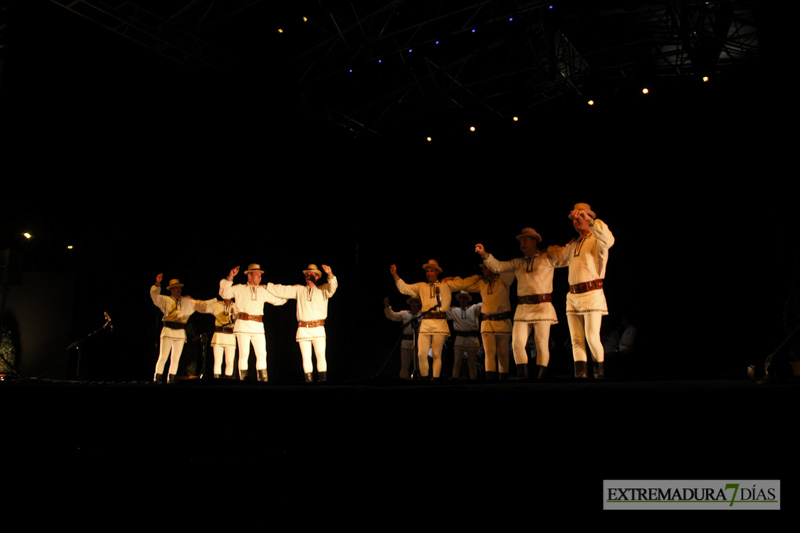 GALERÍA II - Badajoz, Perú y Rumanía abren el Festival Folklórico con un gran espectáculo