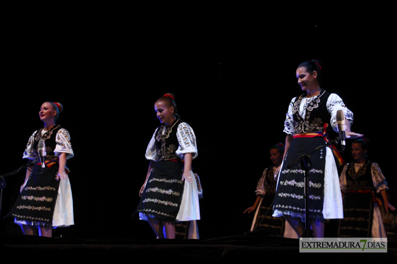 GALERÍA II - Badajoz, Perú y Rumanía abren el Festival Folklórico con un gran espectáculo