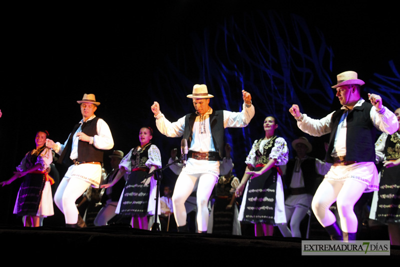 GALERÍA II - Badajoz, Perú y Rumanía abren el Festival Folklórico con un gran espectáculo