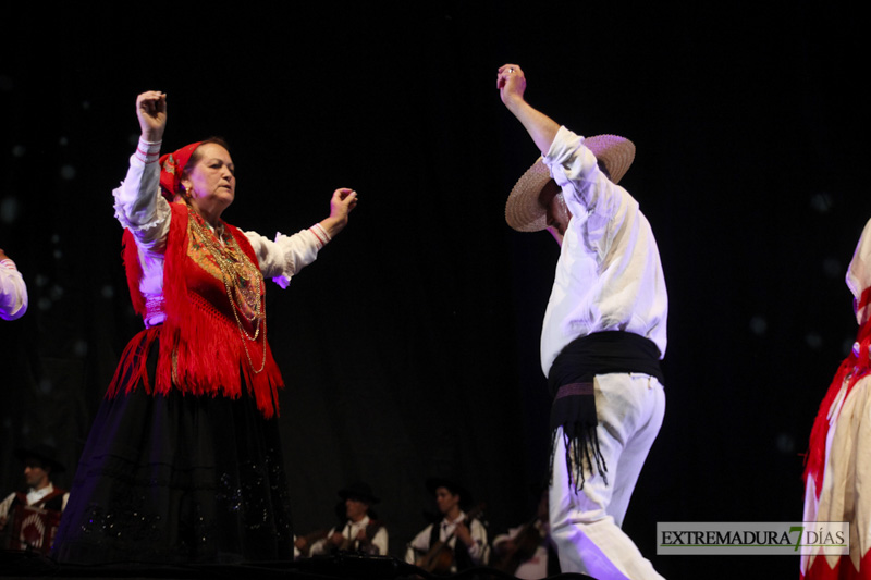 Las victimas de Niza presente en el segundo día de actuaciones del Festival Folklórico