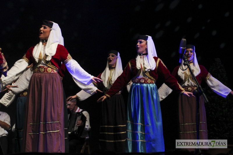 Las victimas de Niza presente en el segundo día de actuaciones del Festival Folklórico