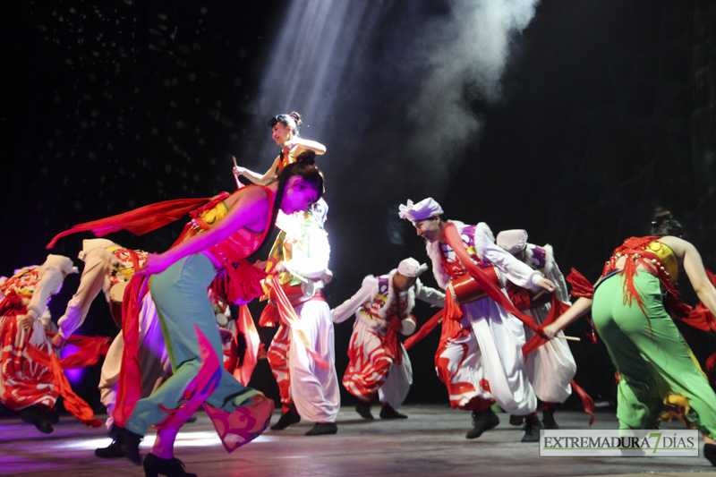 Las victimas de Niza presente en el segundo día de actuaciones del Festival Folklórico