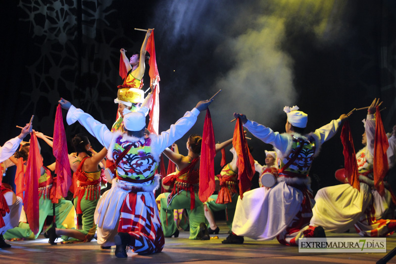 Las victimas de Niza presente en el segundo día de actuaciones del Festival Folklórico