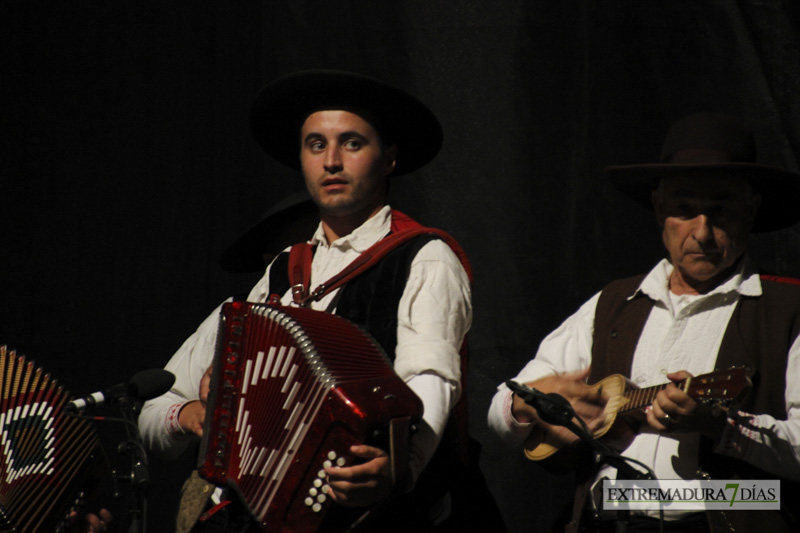 Las victimas de Niza presente en el segundo día de actuaciones del Festival Folklórico