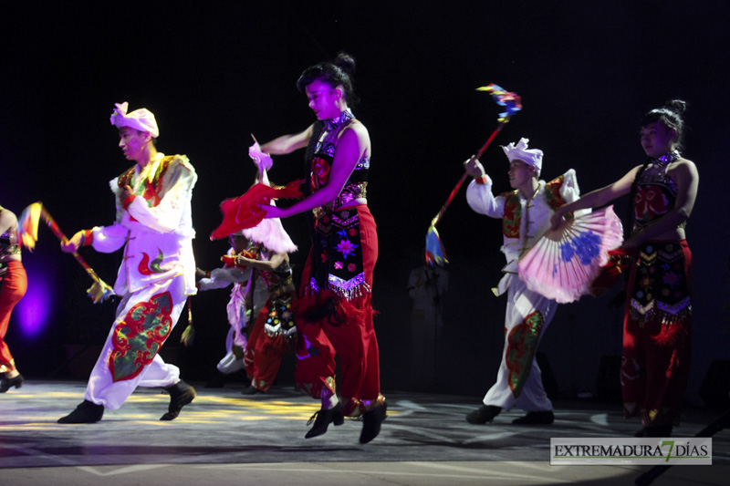 GALERÍA II - Las victimas de Niza presentes en el segundo día de actuaciones del Festival Folklórico