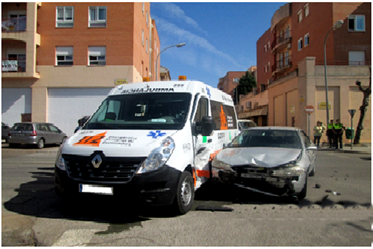 Colisión entre un coche y una ambulancia con pacientes en Badajoz