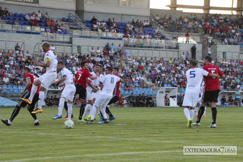 Imágenes del CD Badajoz - Extremadura UD en el Trofeo Ibérico