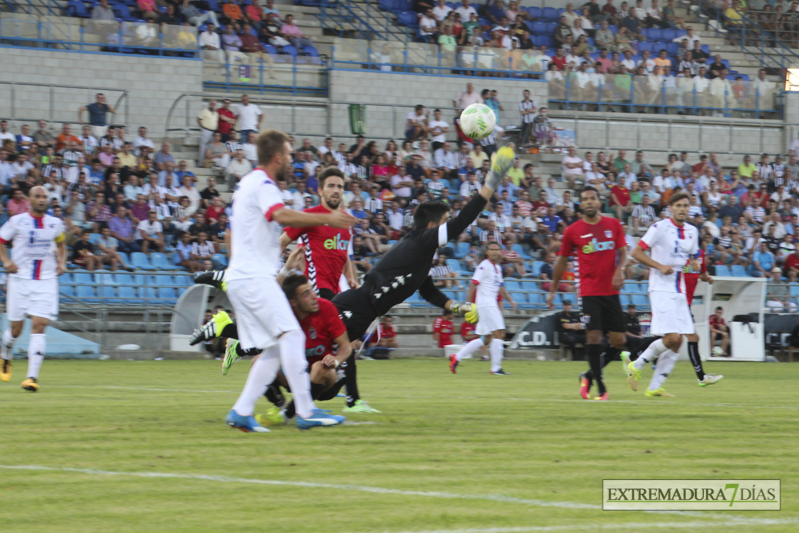 Imágenes del CD Badajoz - Extremadura UD en el Trofeo Ibérico