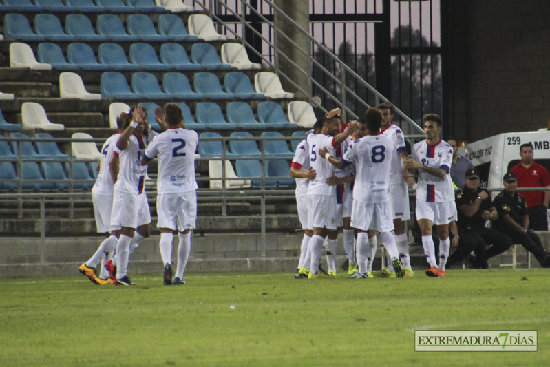 Imágenes del CD Badajoz - Extremadura UD en el Trofeo Ibérico