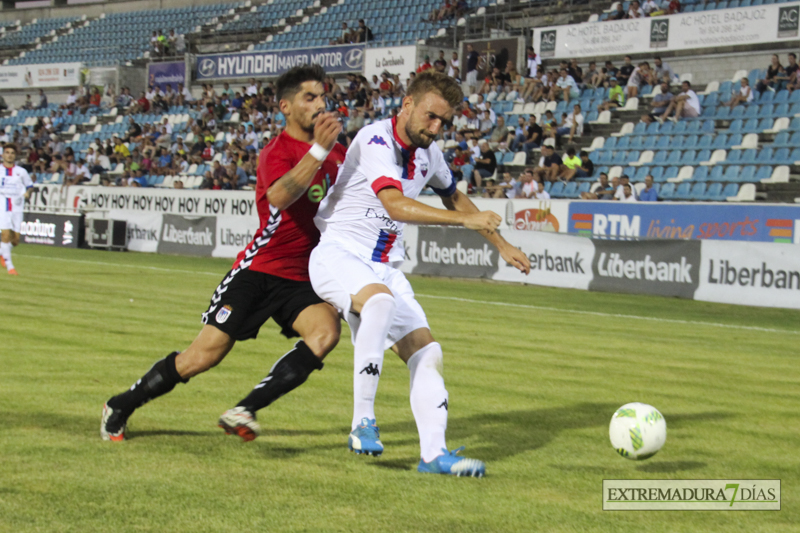 Imágenes del CD Badajoz - Extremadura UD en el Trofeo Ibérico