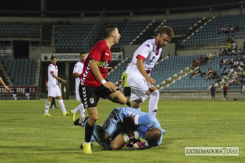 Imágenes del CD Badajoz - Extremadura UD en el Trofeo Ibérico