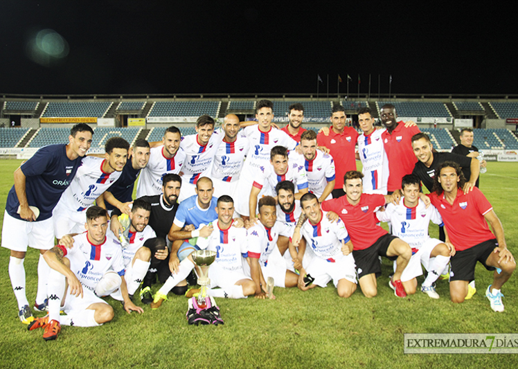 Imágenes del CD Badajoz - Extremadura UD en el Trofeo Ibérico